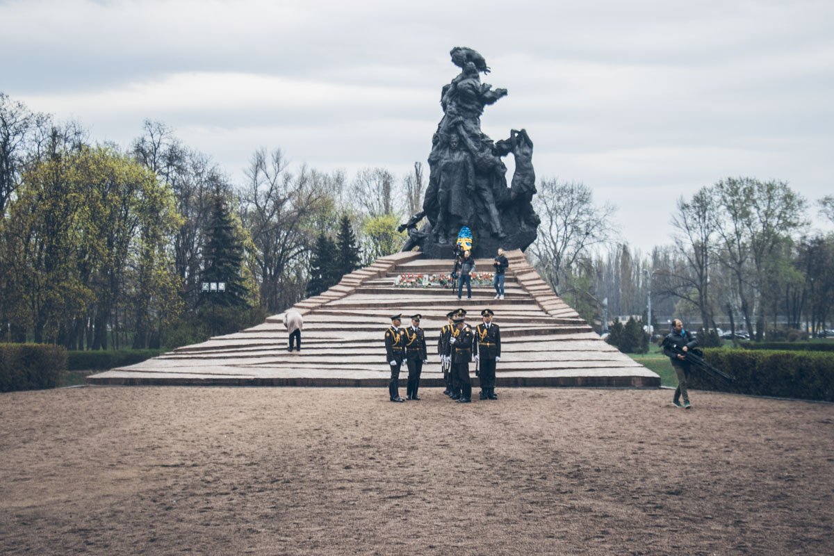 Бабий Яр — урочище в северо-западной части Киева, между районами Лукьяновка и Сырец