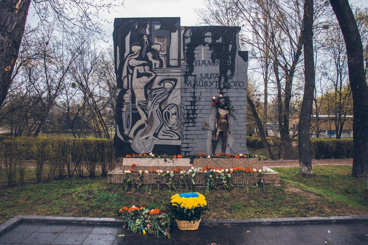 Единственное, что мы можем делать - помнить и не воевать, никогда не воевать и не убивать 