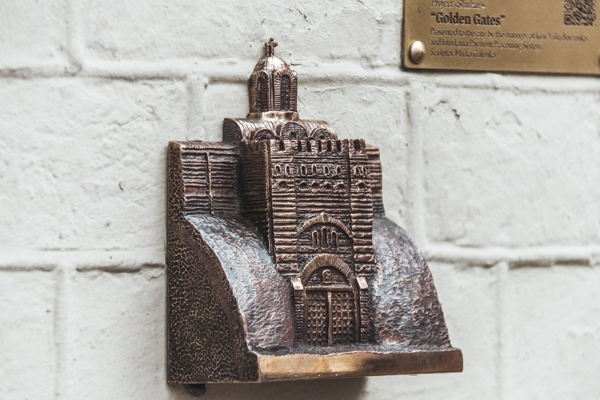 На Ярославовом Валу открыли новую фигурку проекта "Шукай" 