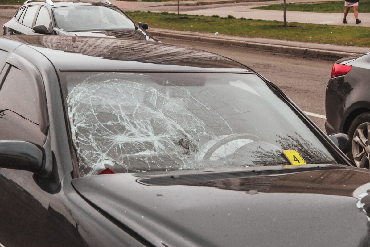 Двоих людей госпитализировали