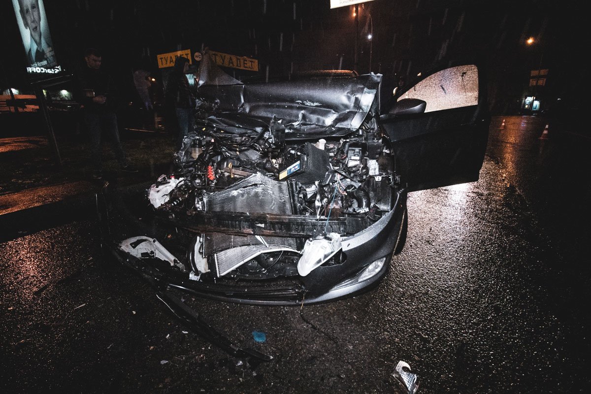 В четверг, 12 апреля, в центре Киева произошла авария с участием двух автомобилей В четверг, 12 апреля, в центре Киева произошла авария с участием двух автомобилей