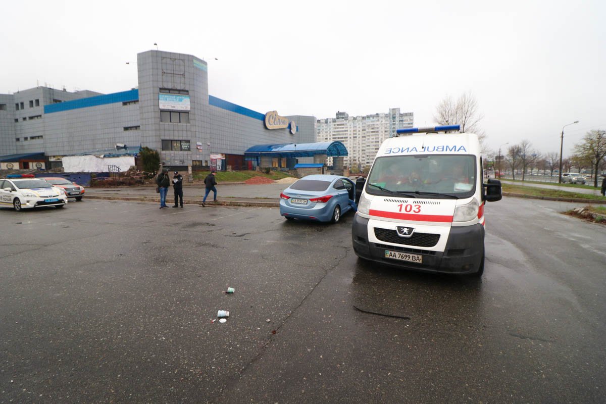 В пятницу, 12 апреля, в Киеве на Троещине произошло ДТП