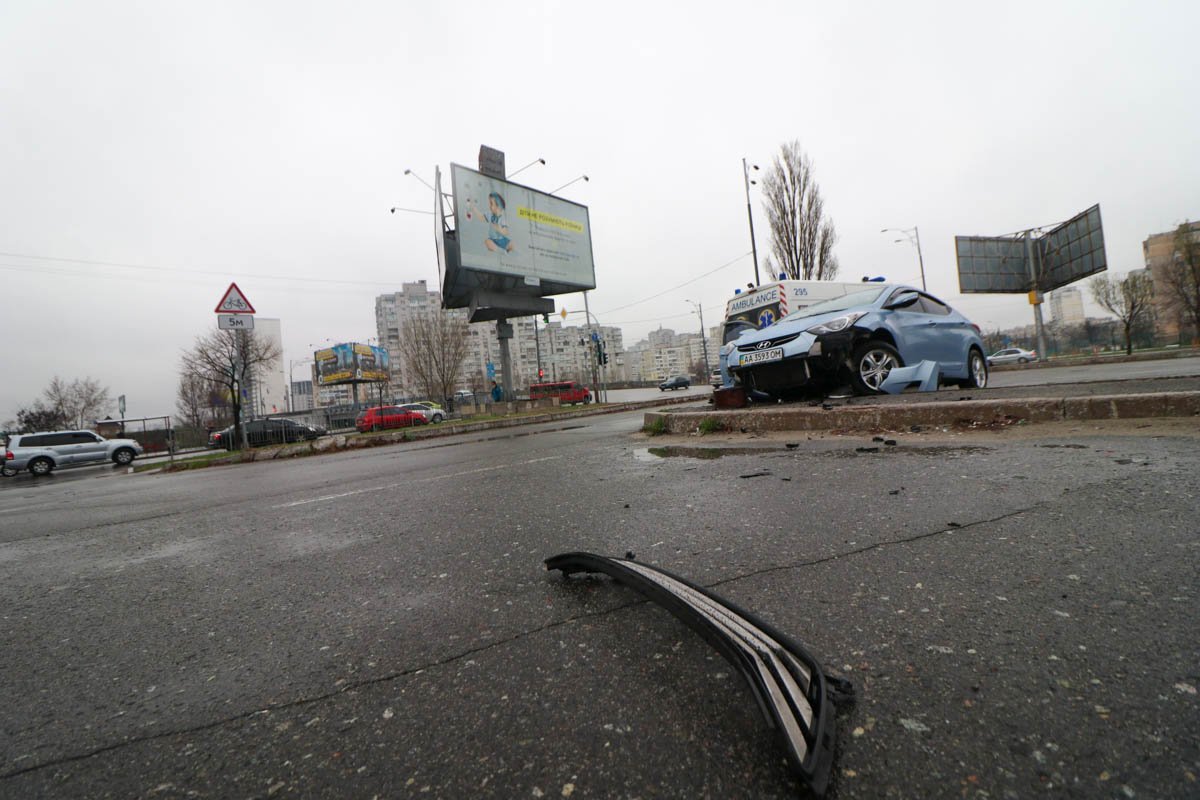 К счастью, никто из проходящих мимо людей не пострадал