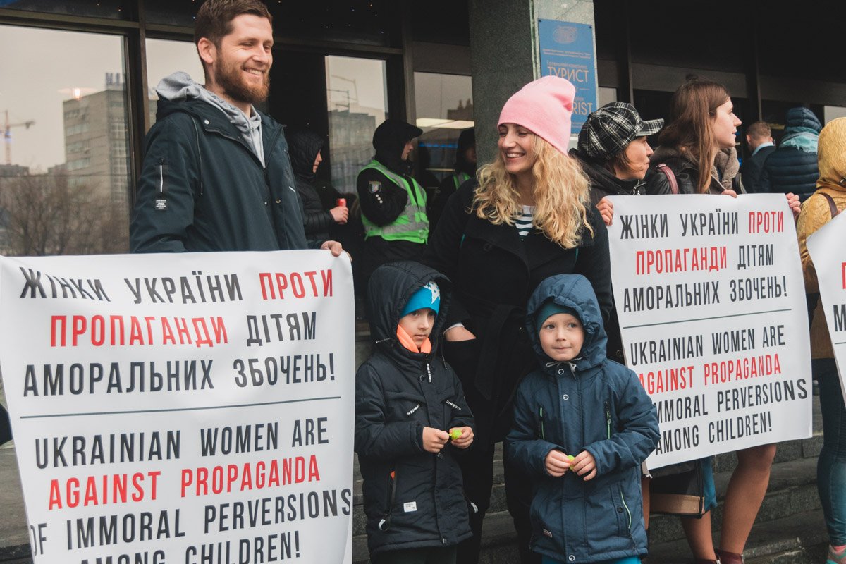 Активисты считают, что на мероприятии буду обсуждать введение в школьную программу пропаганды гомосексуализма