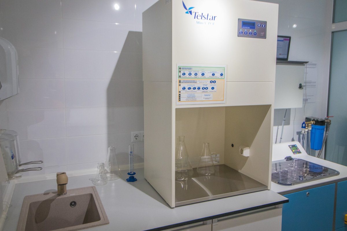 Специалисты Банка грудного молока расспросят женщину о ее образе жизни, истории инфекционных болезней и состоянии ее здоровья Специалисты Банка грудного молока расспросят женщину о ее образе жизни, истории инфекционных болезней и состоянии ее здоровья