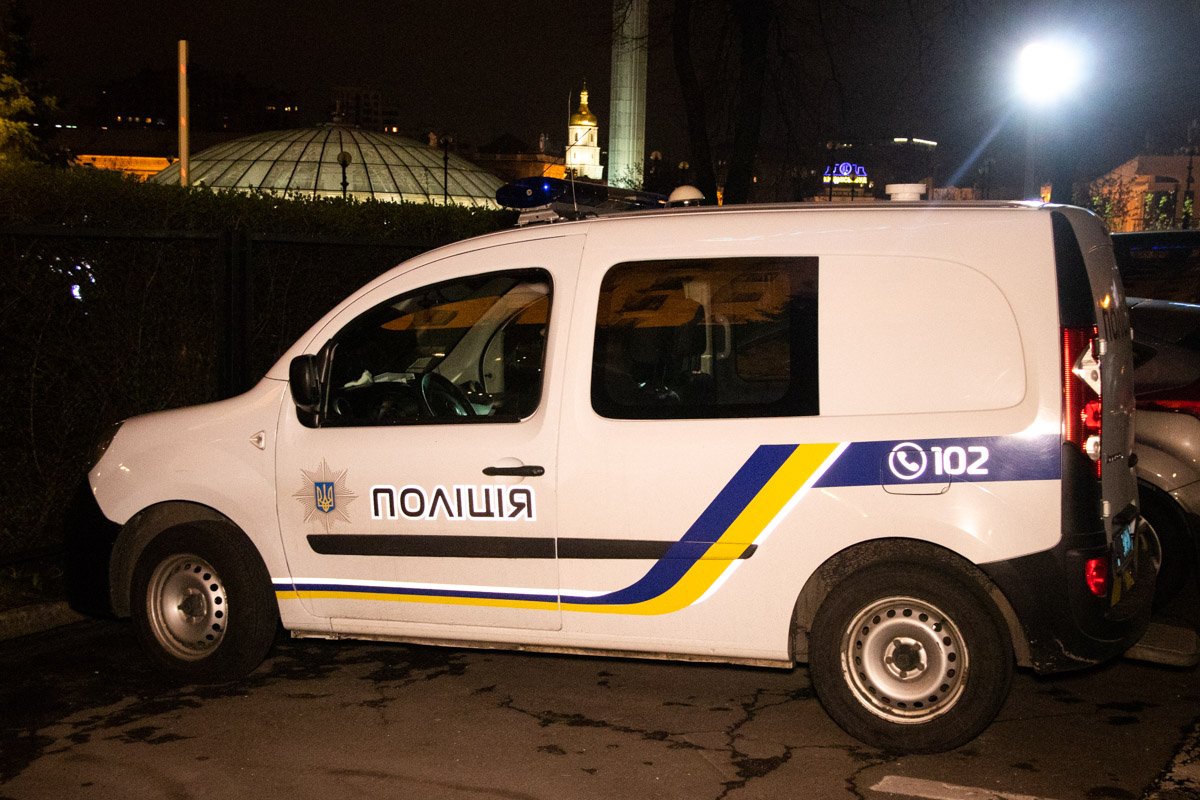 На месте работали взрывотехники, следственно-оперативная группа и патрульные