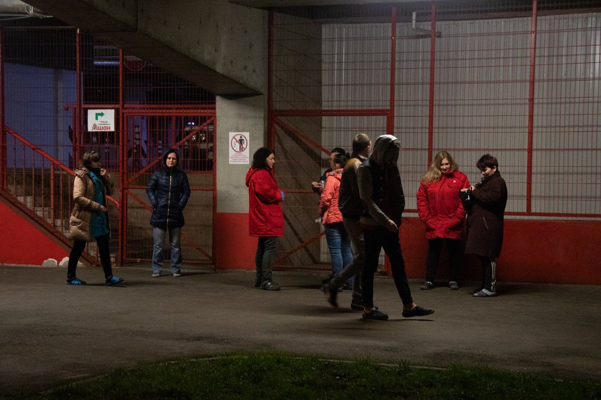 На время обследований из зданий выводили персонал, посетителей внутри не было