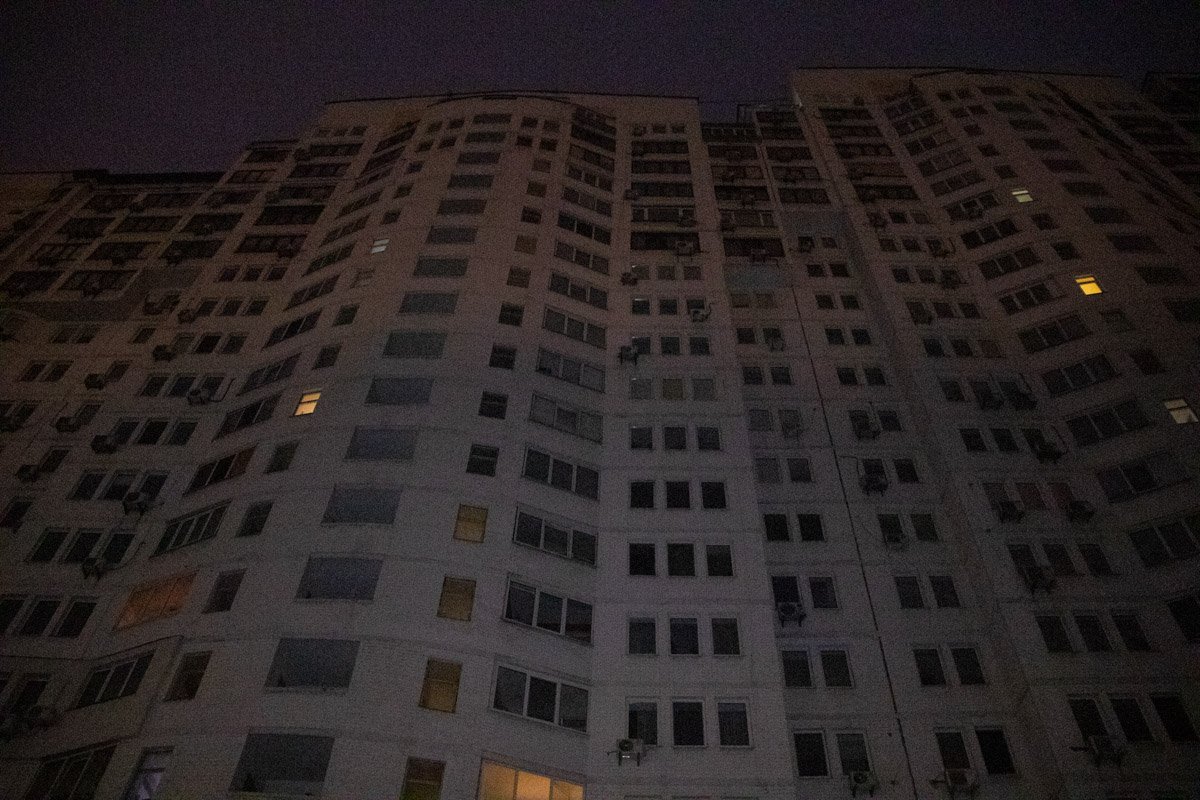 Тело лежало под 23-этажным домом Тело лежало под 23-этажным домом