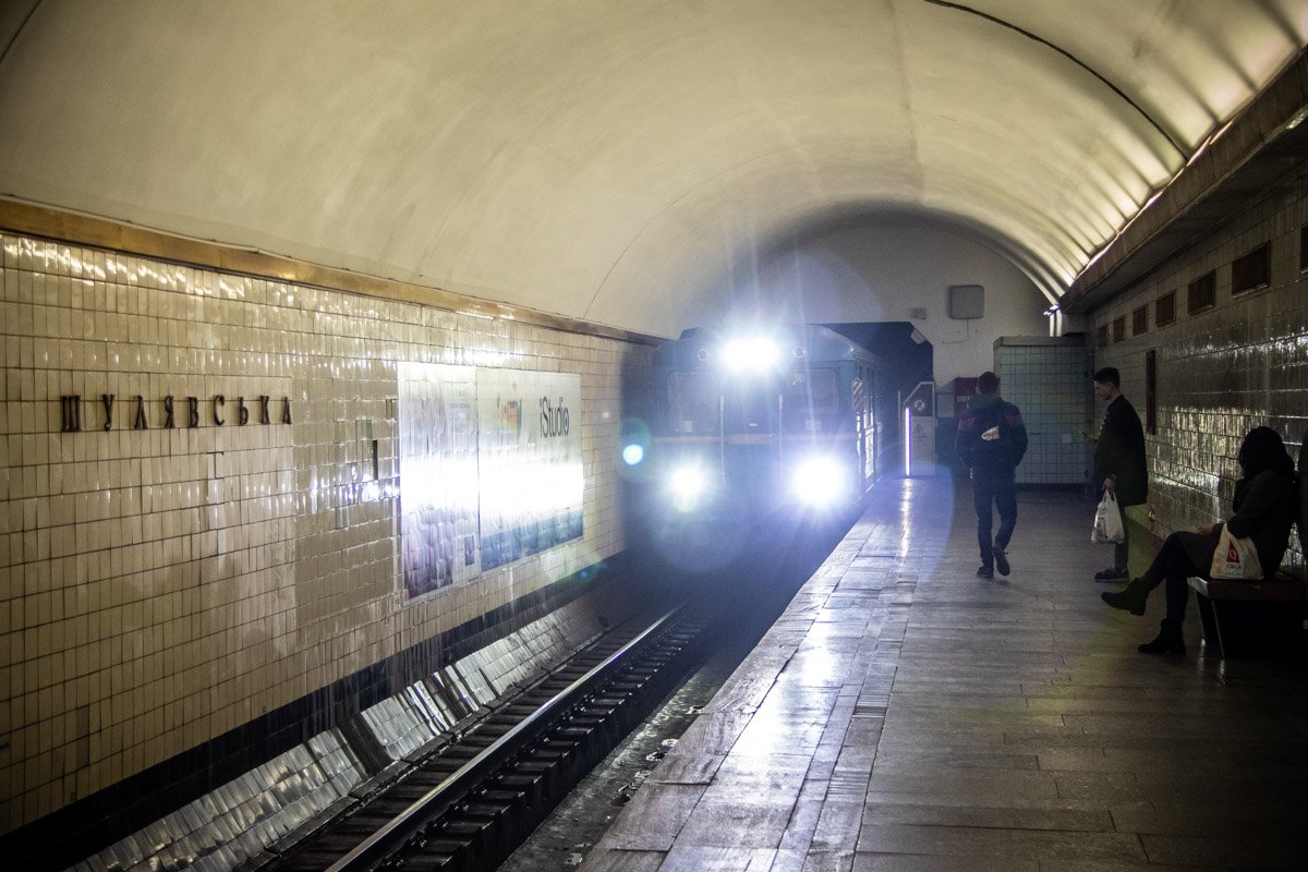 В вестибюле и на фасаде станции заменят буквы В вестибюле и на фасаде станции заменят буквы