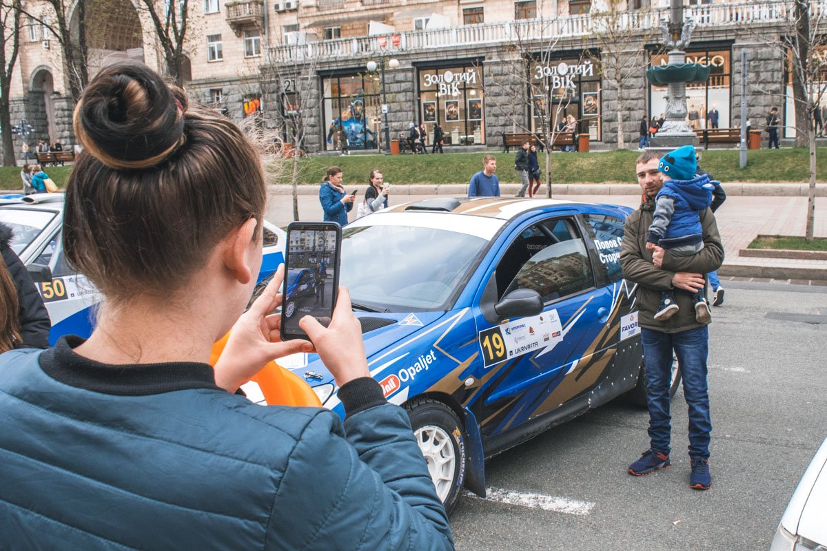 Самые маленькие любители быстрых машин Самые маленькие любители быстрых машин