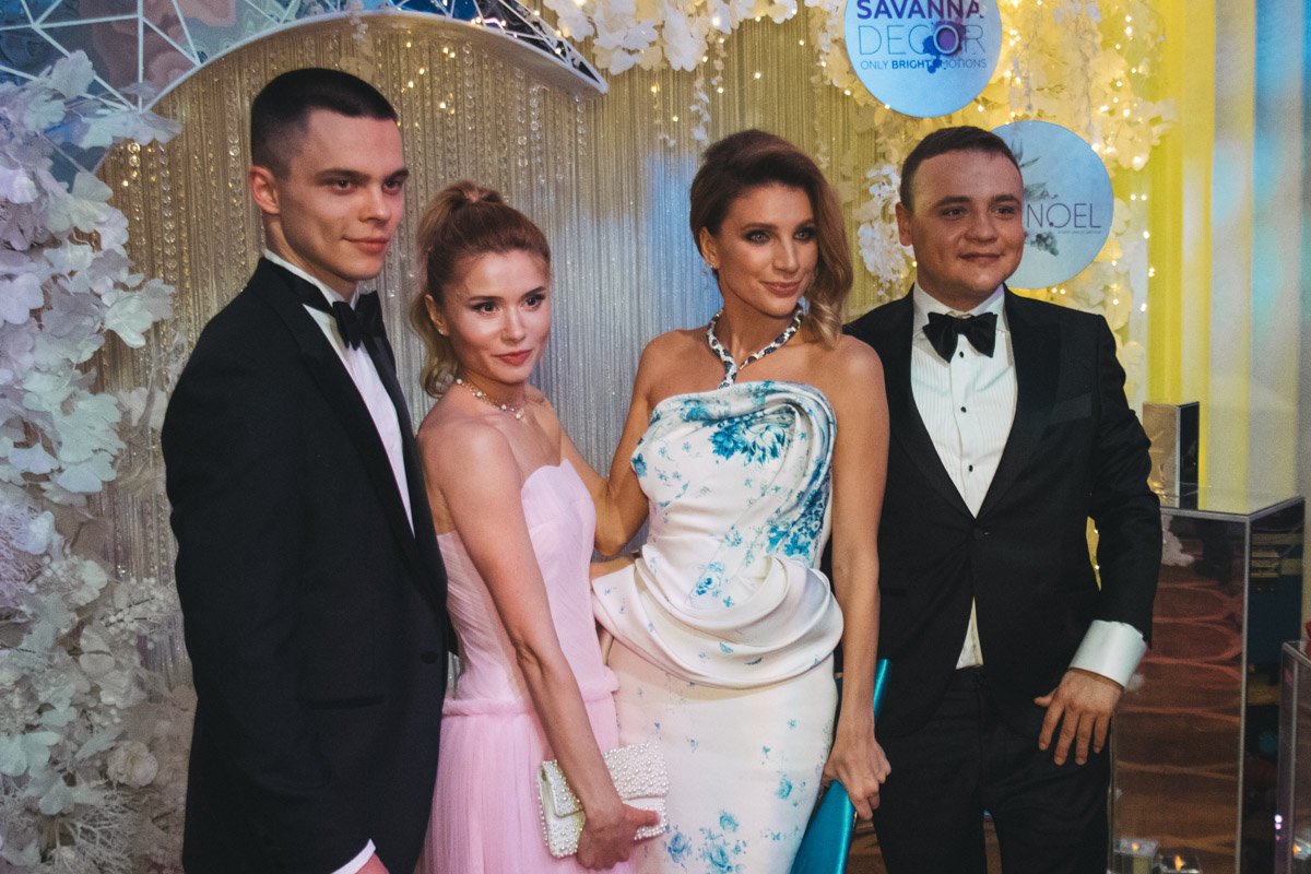 Актеры, певцы популярные теле и радио ведущие окунулись в атмосферу настоящей сказки Актеры, певцы популярные теле и радио ведущие окунулись в атмосферу настоящей сказки