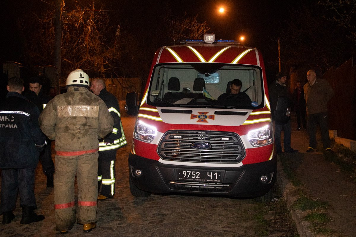 На месте работали три единицы пожарной техники и 13 человек личного состава
