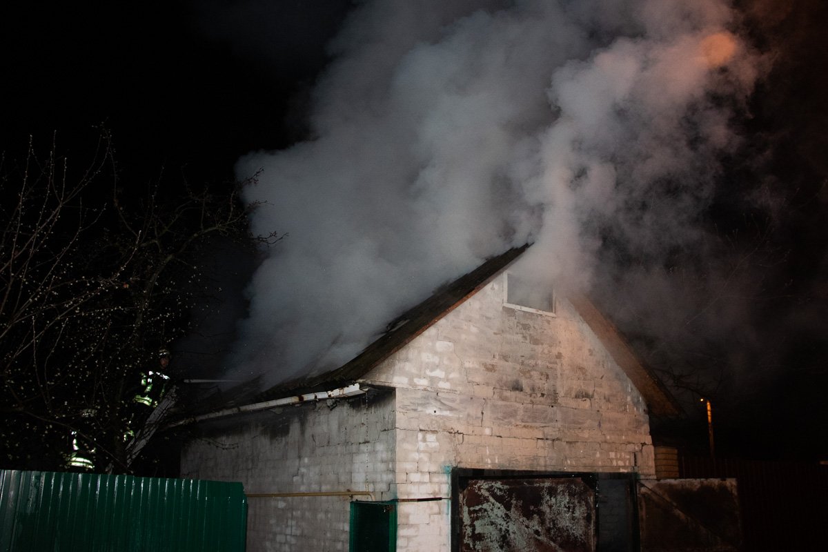 В Дарницком районе Киева по адресу переулок Боровой, 17 произошел пожар