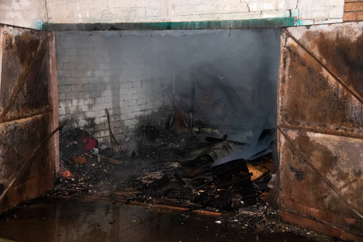Огонь полностью уничтожил содержимое помещения