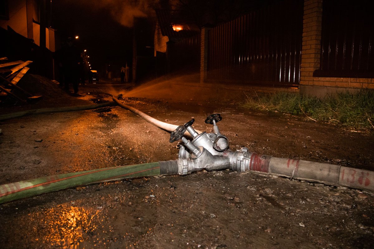 Причина пожара выясняется