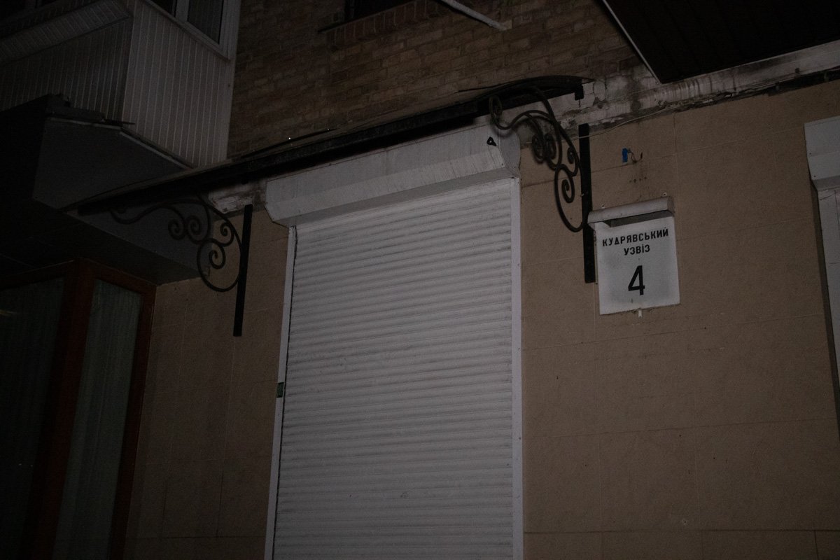 В ночь на 14 апреля в Киеве по адресу Кудрявский спуск, 4 мужчина выпрыгнул с 5 этажа