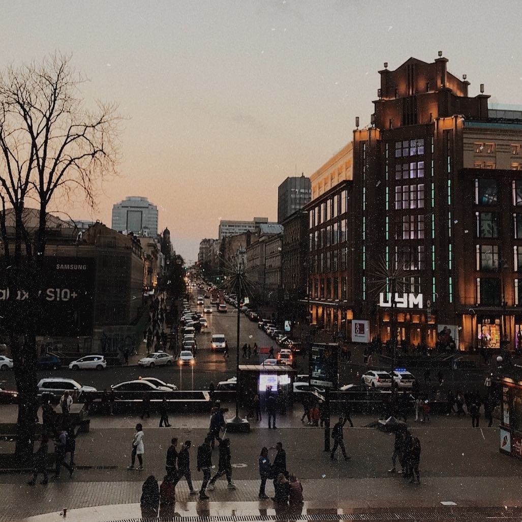 Некоторые фото Киева напоминают кадры из старых фильмов. Фото: @daria.protea