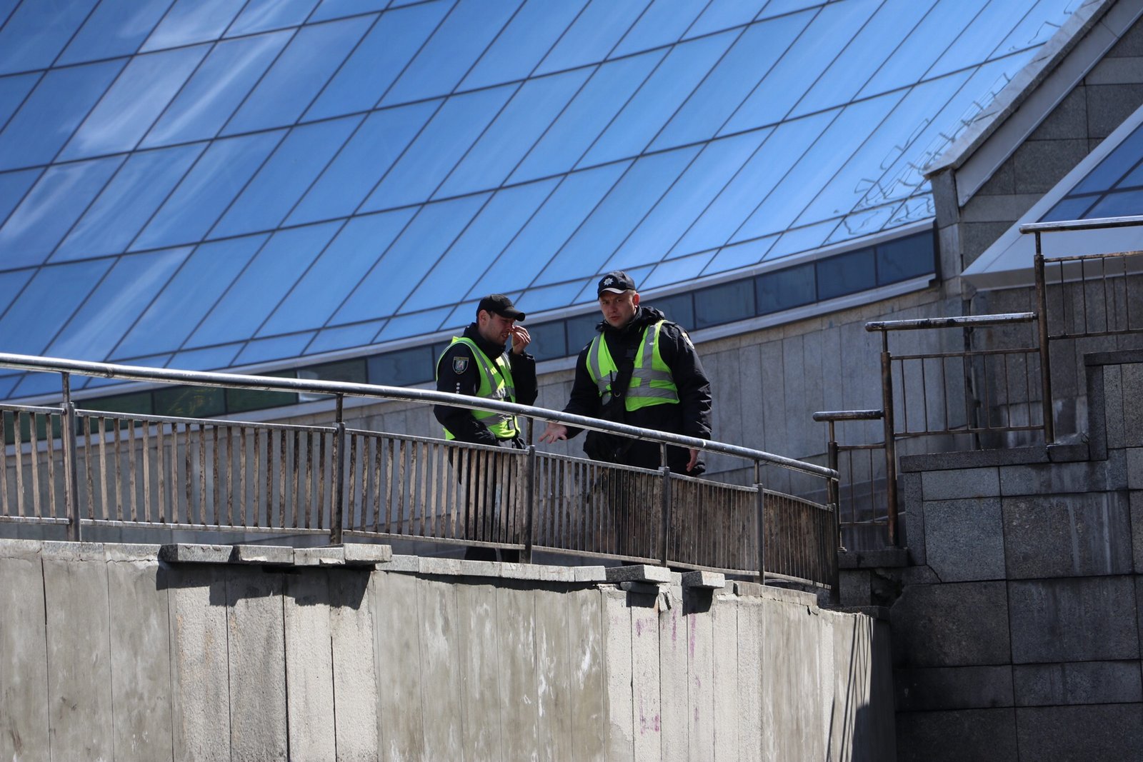 В Киеве на Майдане Независимости заминировали ТРЦ Globus