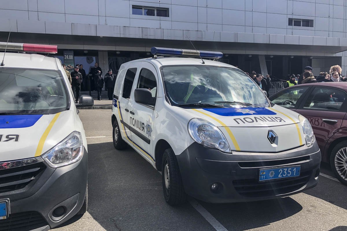 Полиция дежурит во избежание стычек и провокаций 