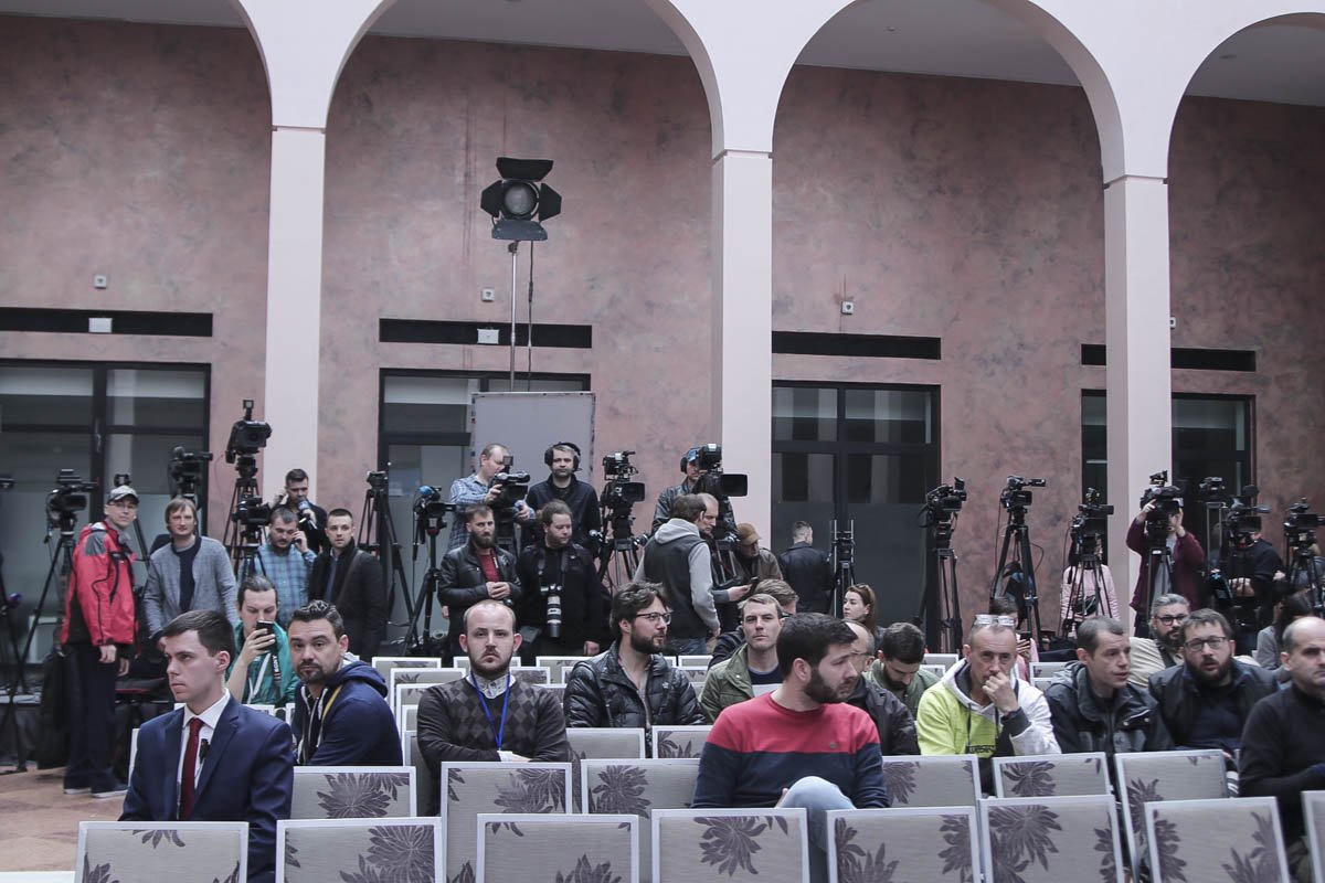 В НСК "Олипийский" прибыли журналисты украинских и зарубежных СМИ