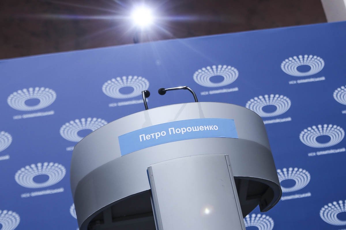 Время проведения дебатов 14 апреля в 14:14 инициировал Петр Порошенко