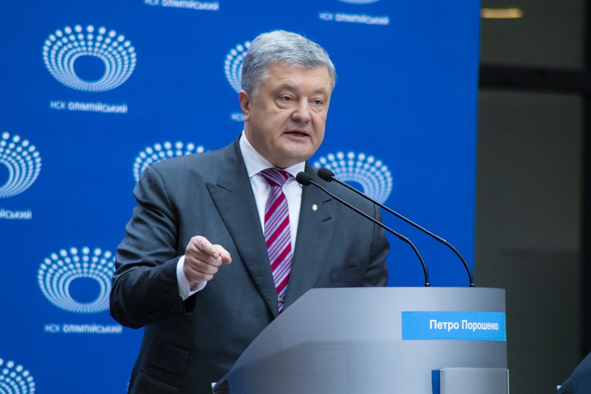 Он ответил, что в этот день в 20:00 будет находиться на канале "Суспільного", где и должны, по его словам, состоятся настоящие дебаты кандидатов в президенты