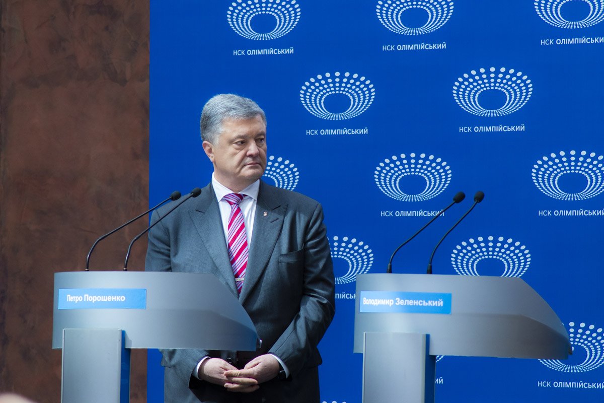 Также он пригласил Зеленского 15 апреля явиться в студию канала ICTV, где будет сам в 22:30