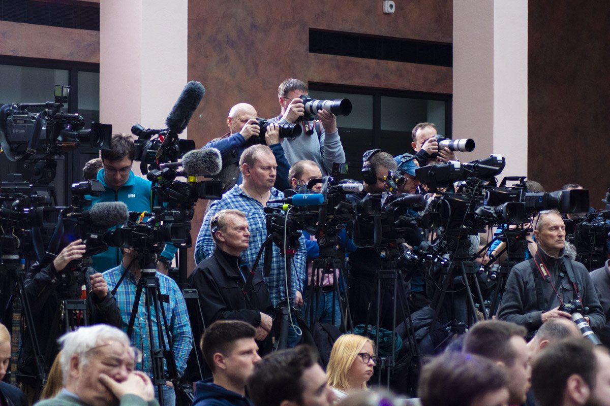 Как и всегда, Петр Алексеевич получил уйму внимания от операторов и журналистов