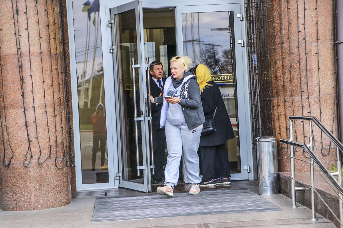 Постояльцев и сотрудников отеля эвакуируют 