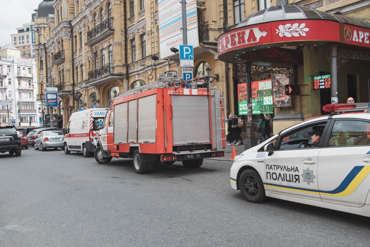 На место происшествия немедленно прибыли правоохранители, спасатели ГСЧС и медики скорой помощи На место происшествия немедленно прибыли правоохранители, спасатели ГСЧС и медики скорой помощи