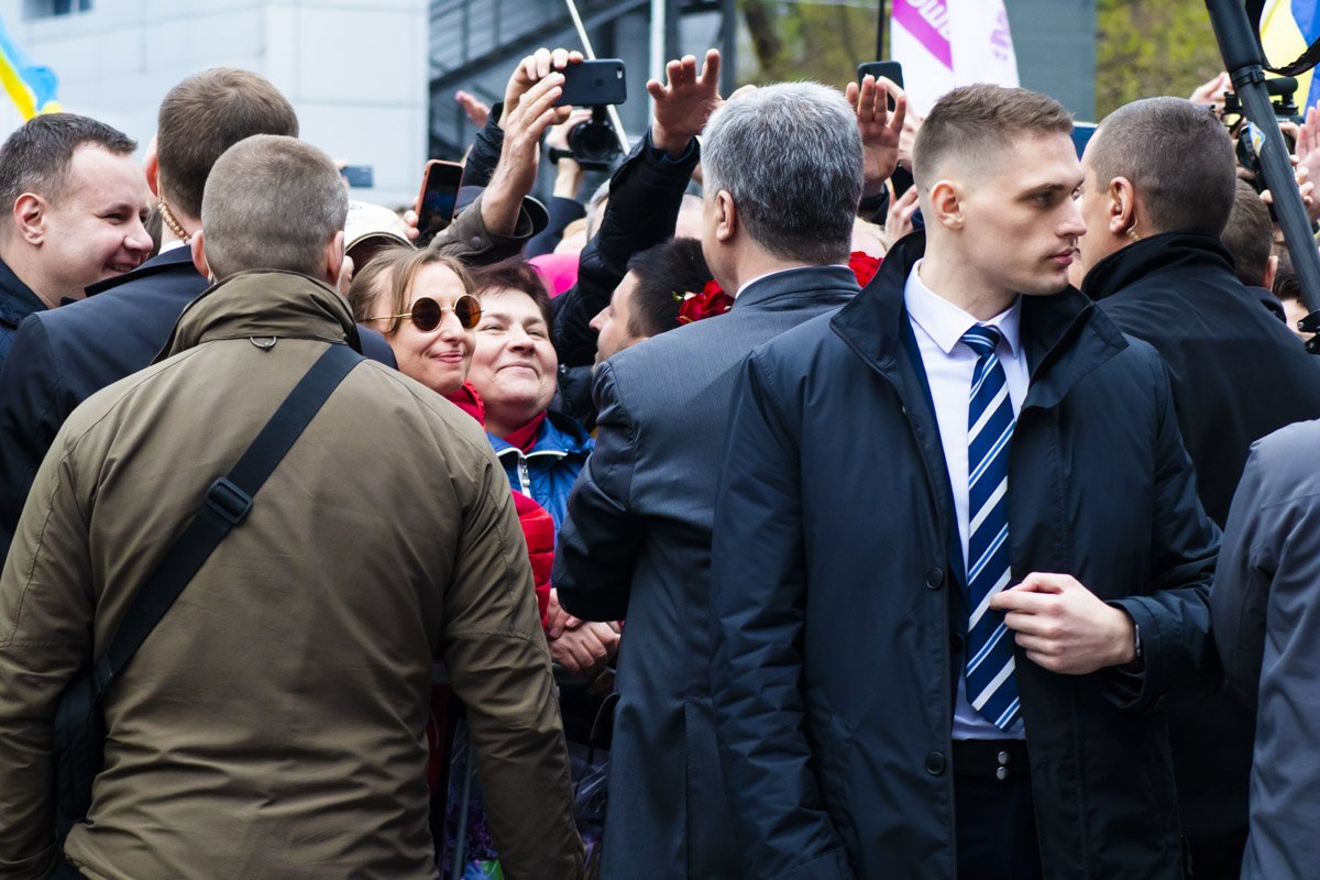 Многие сторонники Порошенко сделали селфи с нынешним гарантом