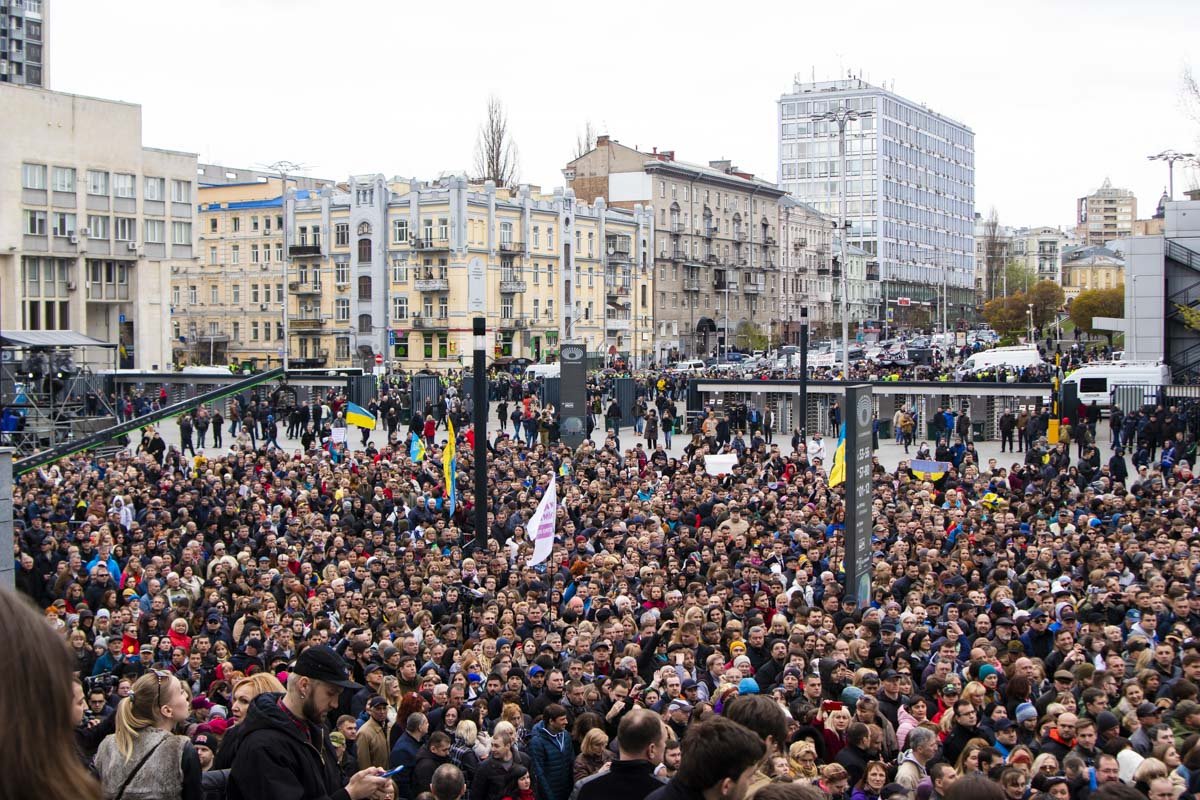 Петр Порошенко был польщен тем, сколько людей пришли поддержать его
