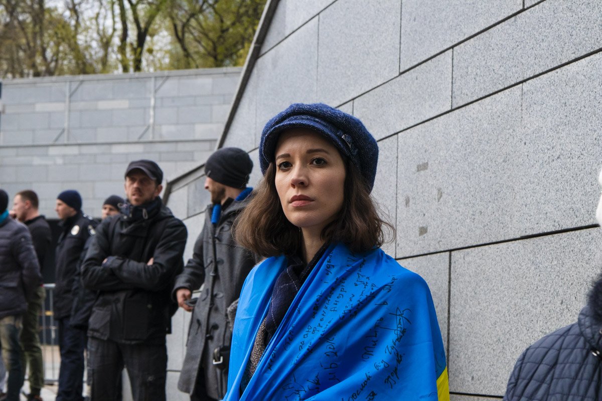 Выражение лиц многих были очень осознанными