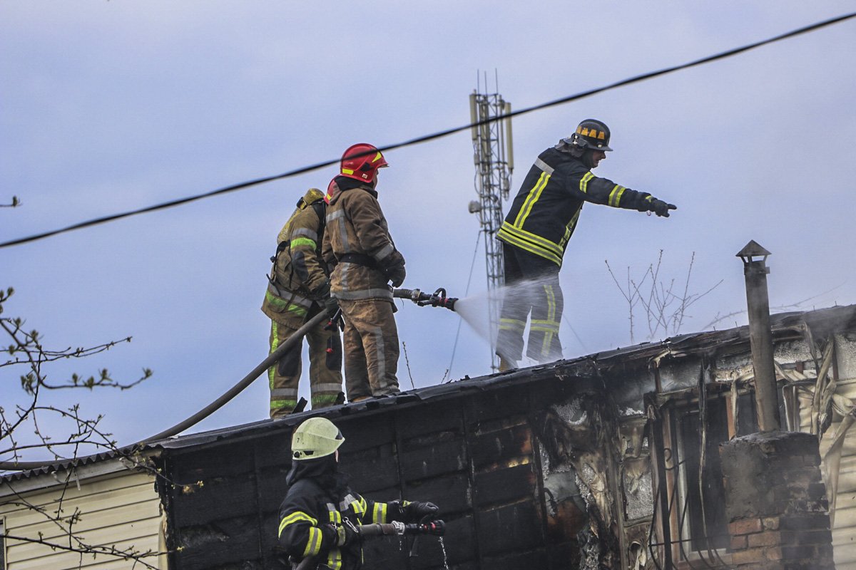 Возгорание началось в частном доме Возгорание началось в частном доме