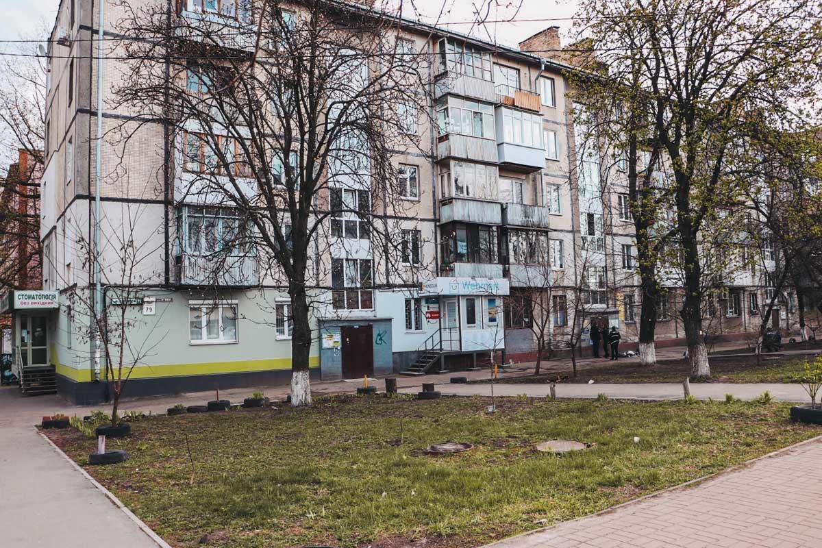 На проспекте Победы из окна жилого дома выпал мужчина На проспекте Победы из окна жилого дома выпал мужчина