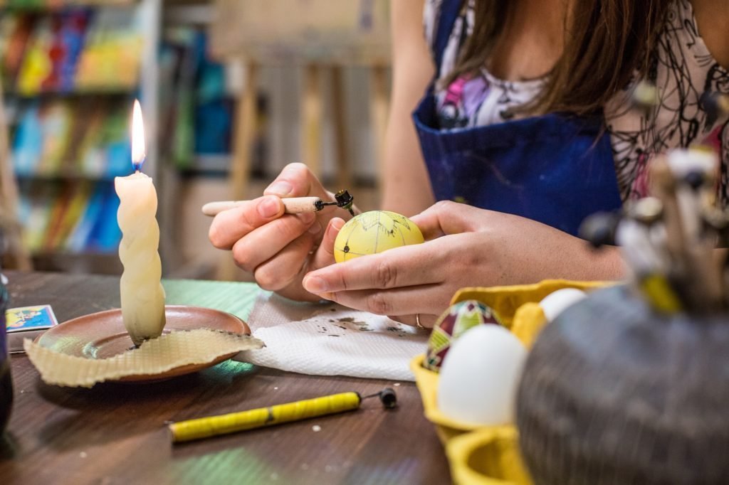 Создание писанок - процесс интересный и удивительный