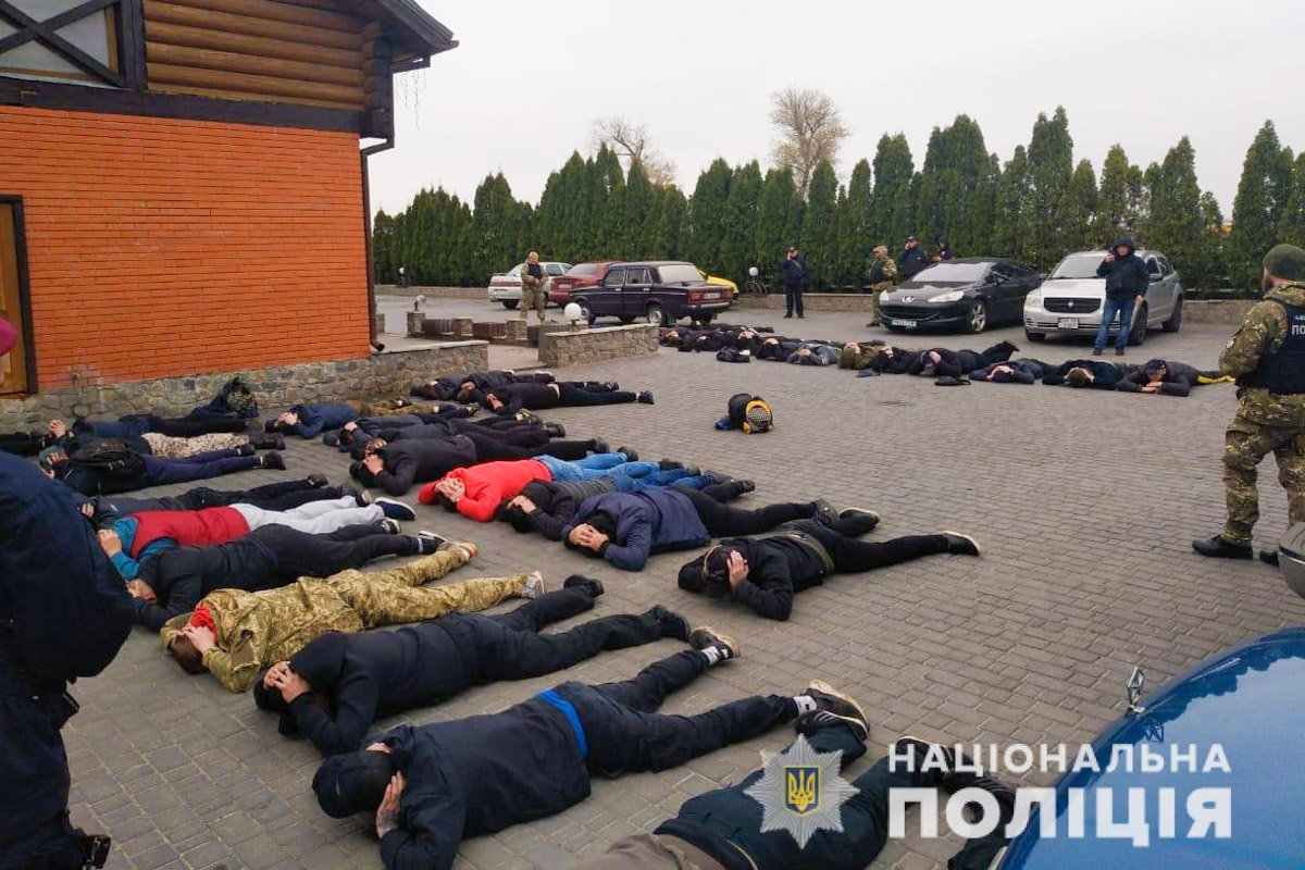 На территории комплекса находились 63 человека На территории комплекса находились 63 человека