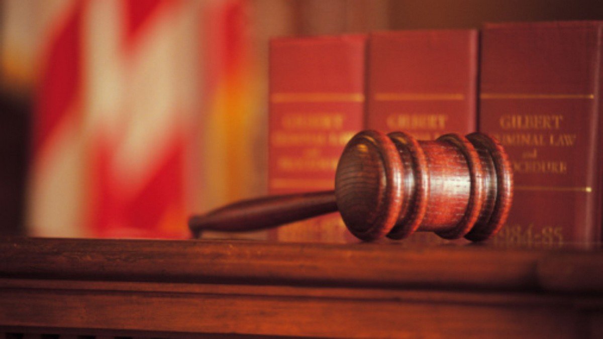 Существующее законодательство в области авторского права крайне несовершенно Существующее законодательство в области авторского права крайне несовершенно