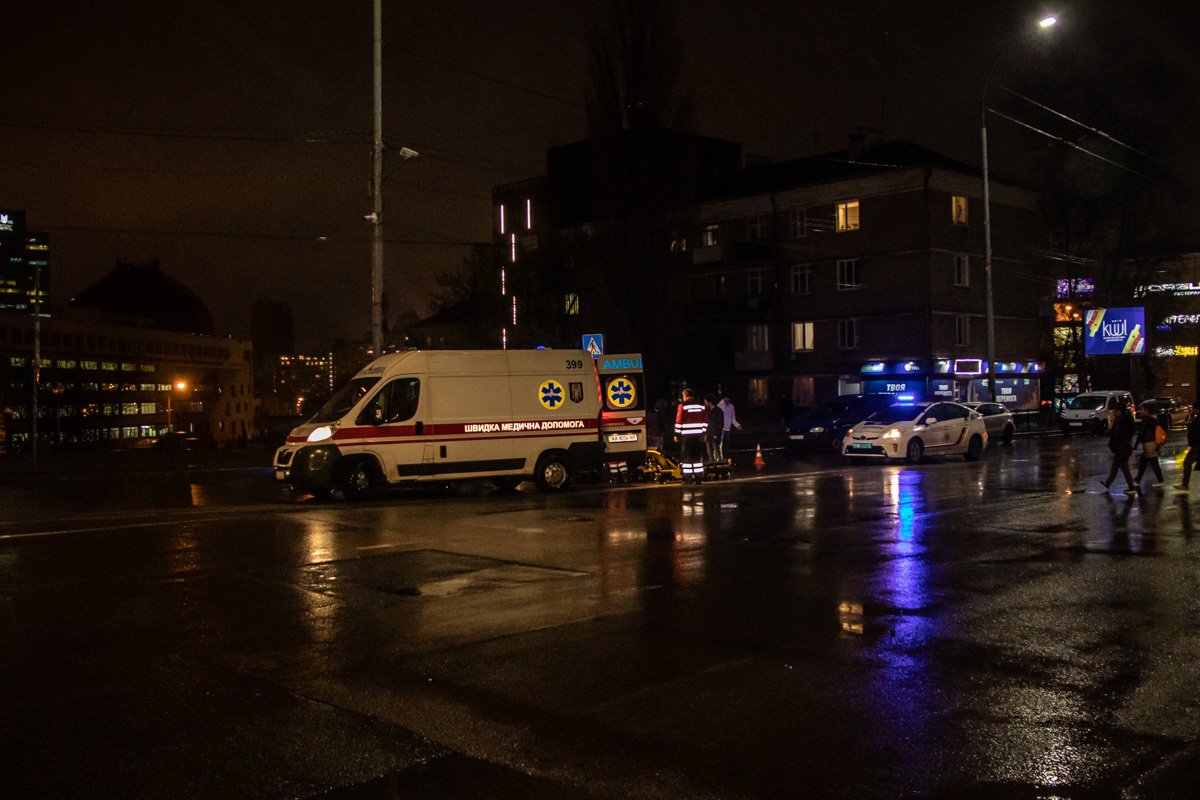 Недалеко от Южного Вокзала, произошла авария с участием пешехода и легкового автомобиля Renault