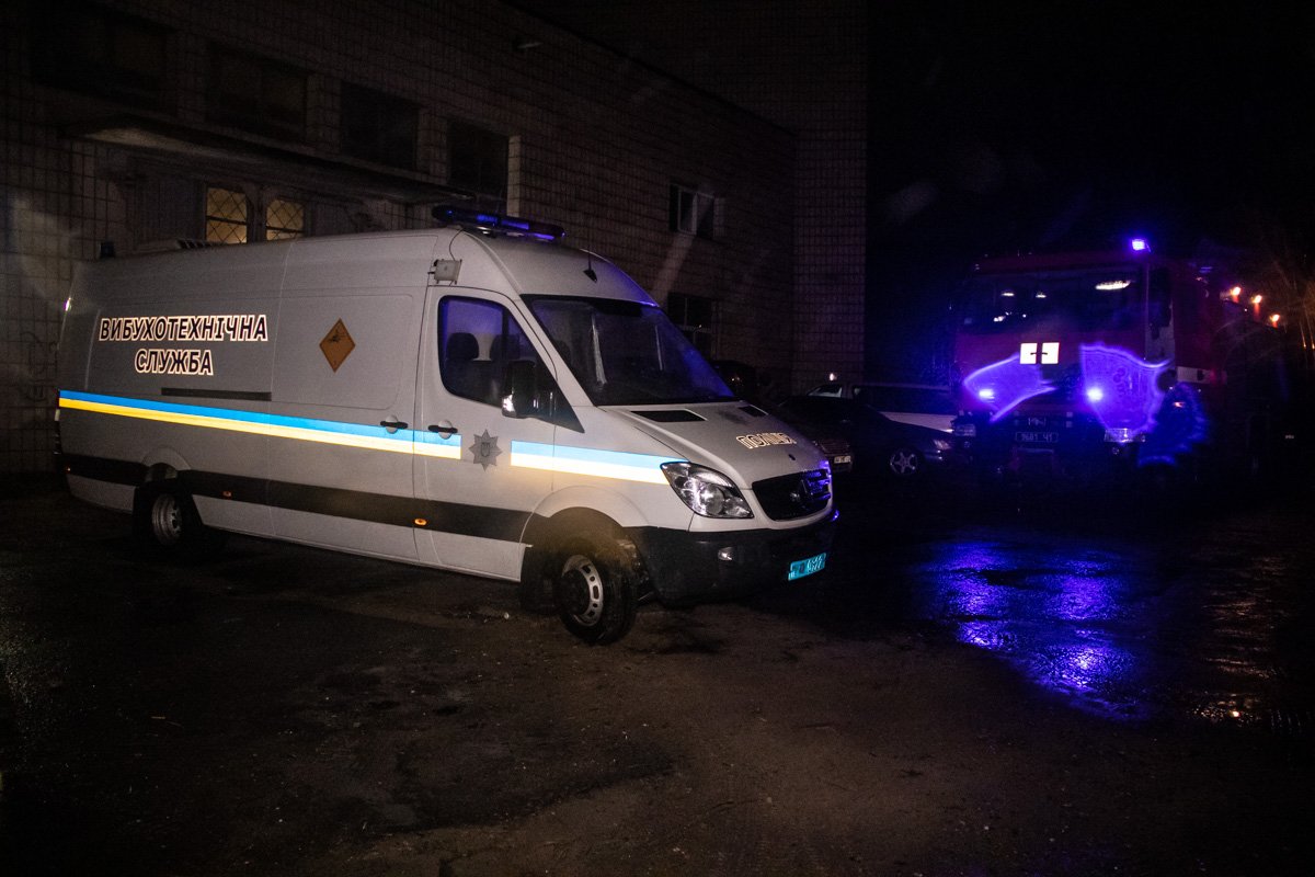 Сотрудники полиции эвакуировали около 50 человек, которые занимались съемками рекламы Сотрудники полиции эвакуировали около 50 человек, которые занимались съемками рекламы