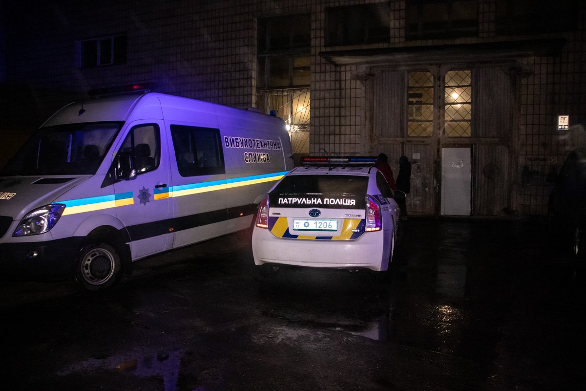 Взрывотехники проверили помещение и не нашли взрывоопасных предметов Взрывотехники проверили помещение и не нашли взрывоопасных предметов