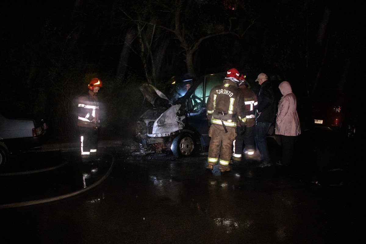На месте работал экипаж патрульной полиции, "скорая" и спасатели ГСЧС