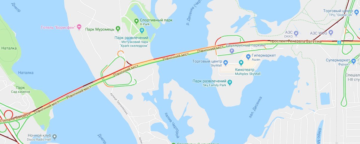 Ситуация на Северном мосту неоднозначная - где-то незначительная тянучка, а где-то - полноценная пробка Ситуация на Северном мосту неоднозначная - где-то незначительная тянучка, а где-то - полноценная пробка
