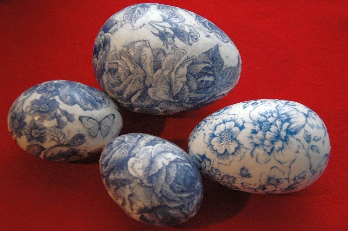 Такое яйцо делается из подручных средств, но смотрится очень красиво Такое яйцо делается из подручных средств, но смотрится очень красиво