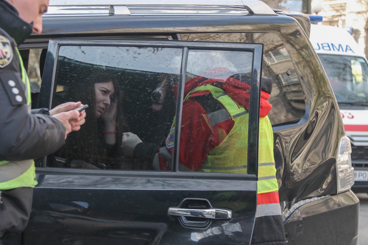 Медики осмотрели водителей и пассажиров и констатировали, что все в порядке Медики осмотрели водителей и пассажиров и констатировали, что все в порядке