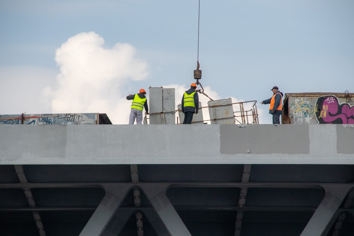 По словам мэра, строительство Подольско-Воскресенского мостового перехода сейчас находится в активной стадии