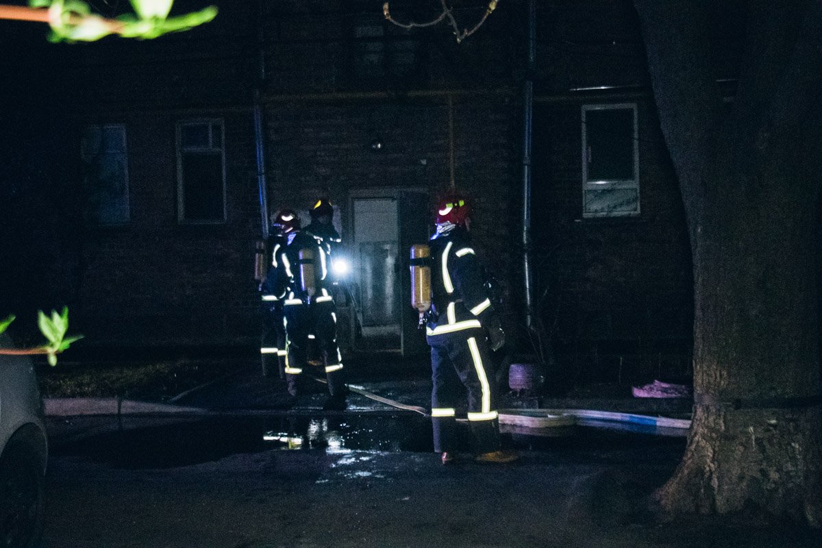 Очаг возгорания находился на чердаке 4-этажного дома