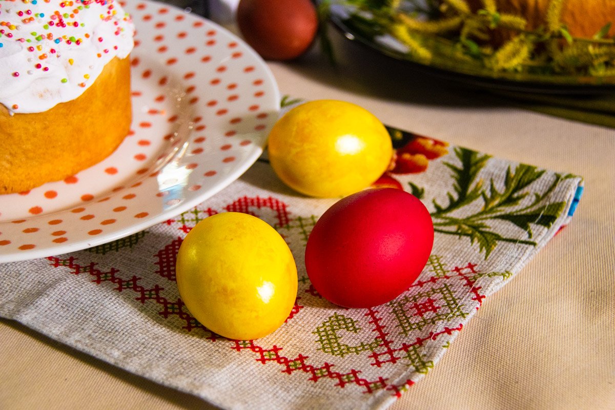 Куличи с разнообразными начинками из различных видов теста и глазури заполнят пасхальные корзинки Куличи с разнообразными начинками из различных видов теста и глазури заполнят пасхальные корзинки