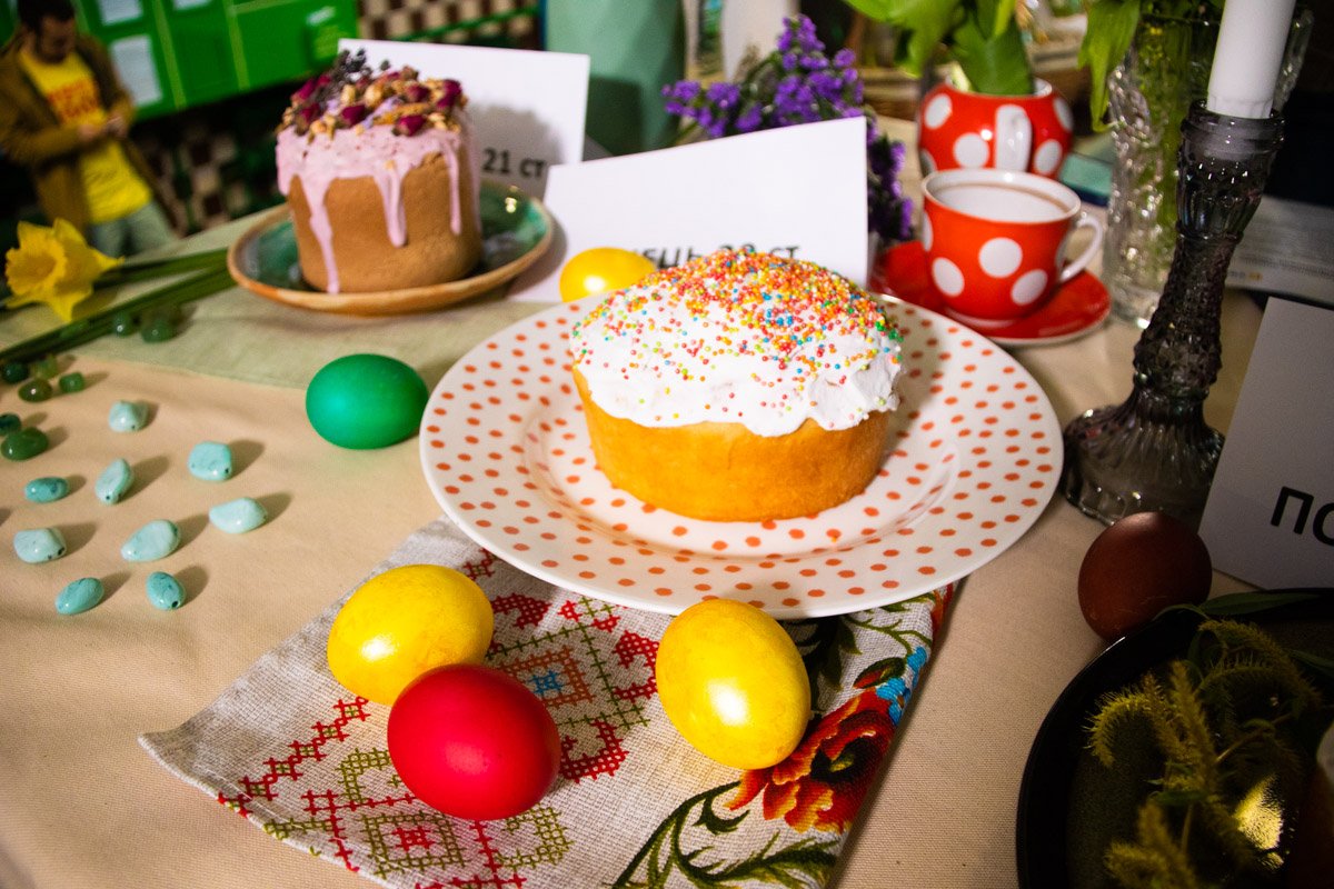 Многие привыкли готовить по традиционным рецептам, которые передавались из поколения в поколение и с каждым годом немного модернизировались Многие привыкли готовить по традиционным рецептам, которые передавались из поколения в поколение и с каждым годом немного модернизировались