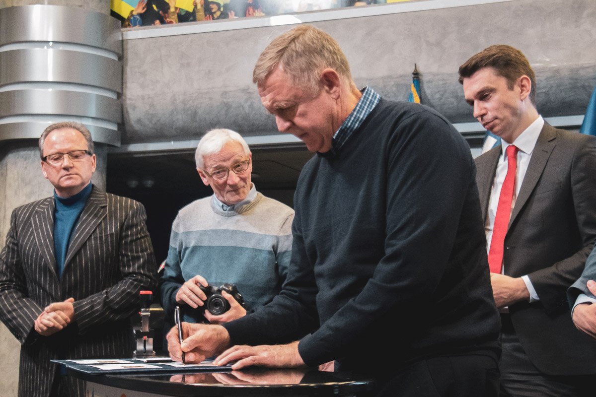 Стоимость марки - 8 гривен Стоимость марки - 8 гривен